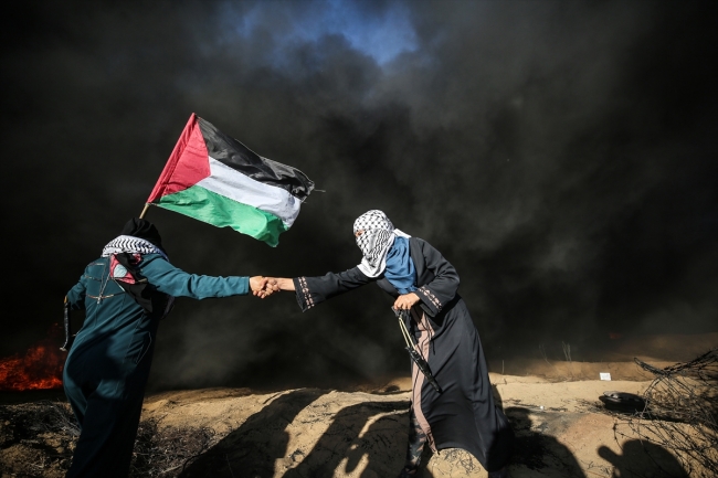 İsrail Gazze sınırında biri sağlık görevlisi iki Filistinliyi şehit etti